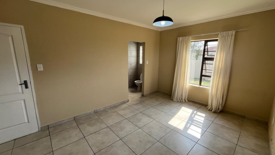 To Let 4 Bedroom Property for Rent in Fountains Estate Eastern Cape